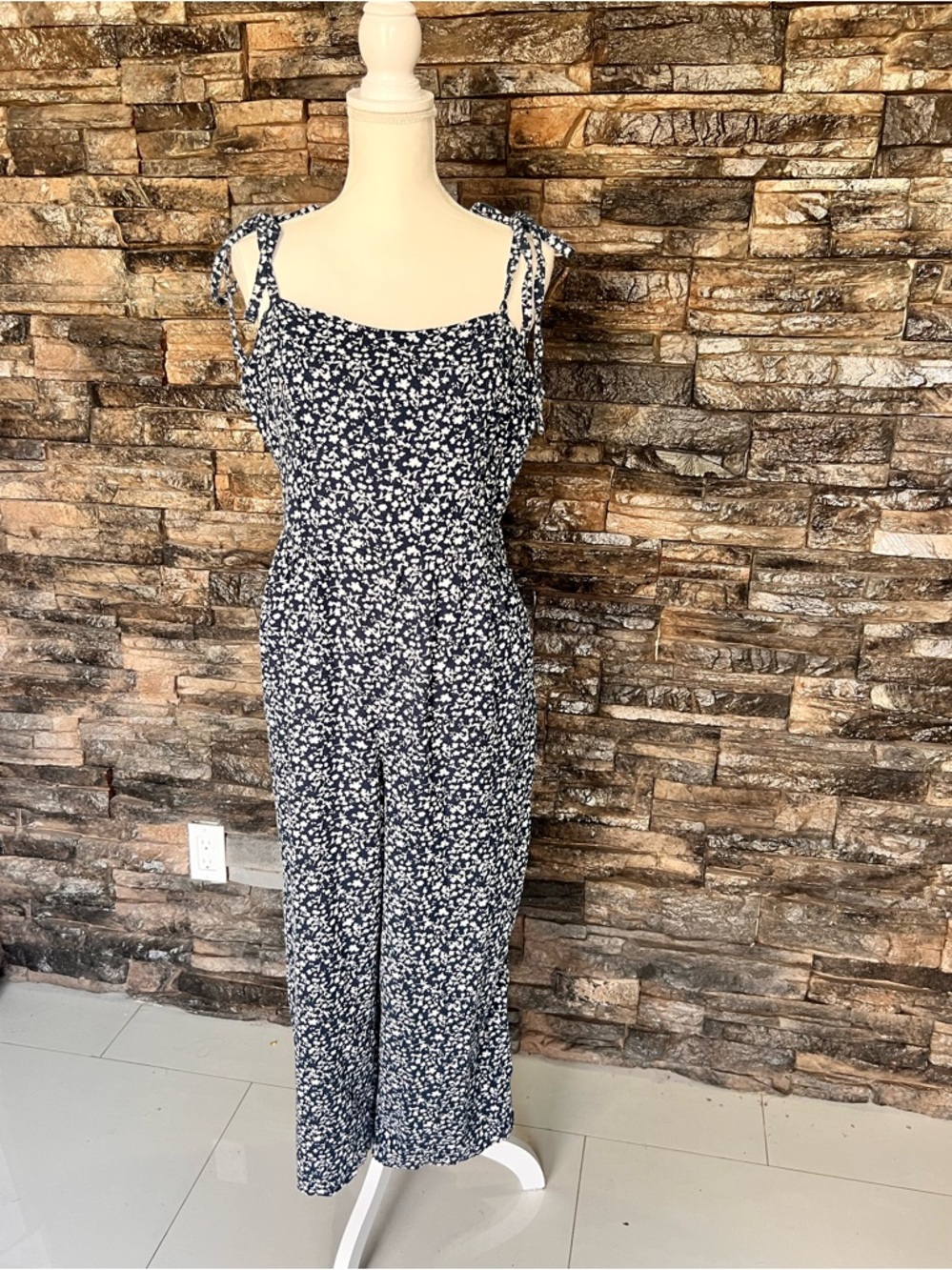 Old Navy Navy and White Floral Midi Sundress with Tie Straps - Picture 5 of 12